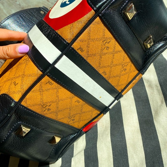 L.A.M.B by Gwen Stefani - Picture 4 of 9